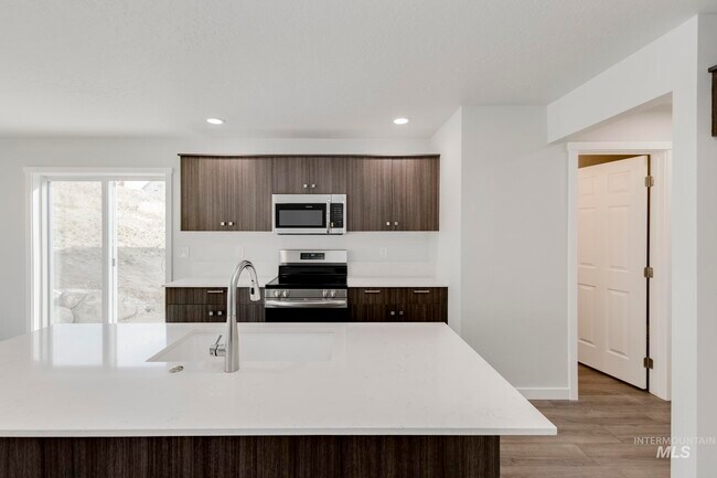 2534 W Fallon Loop, Nampa, ID 83651 - photo 4