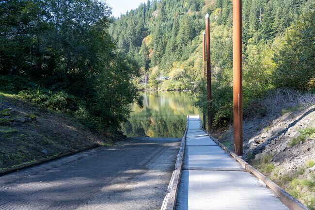 There's a boat launch in the Scottsburg neighborhood.