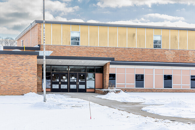 Calhoun Community High School is located in Springfield, Michigan.