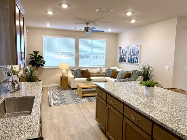 1352 Winterhart St, Galt, CA 95632 - photo 5