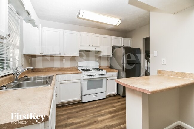 457 Maid Marion Ln, Stone Mountain, GA 30087 - photo 7