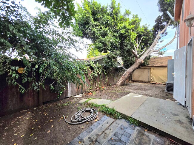 209 E 119th St, Los Angeles, CA 90061 - photo 7