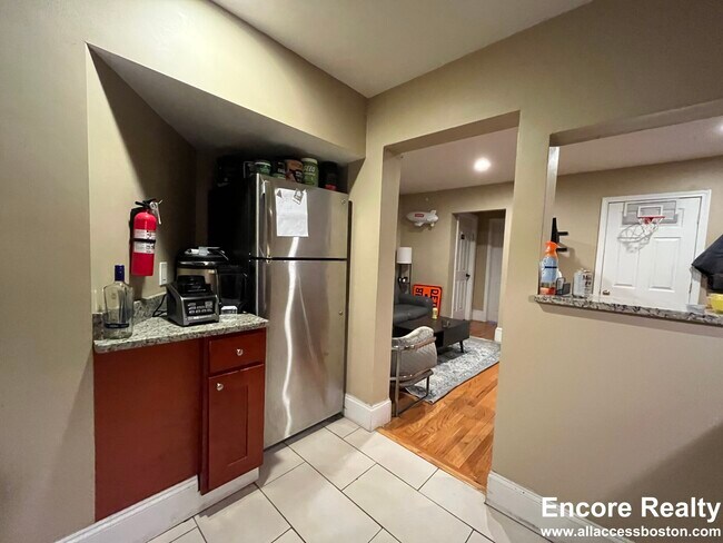 36 Euston St unit 12-1, Brookline, MA 02446 - photo 4