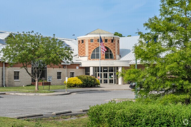 Linwood Holton Elementary, found in Laburnum Park, has great, and easy access for local families