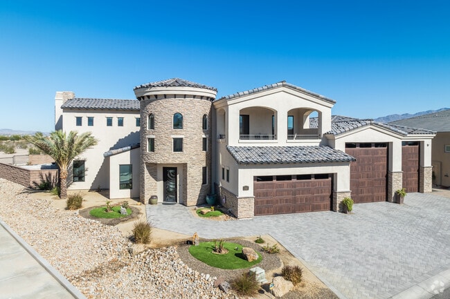 In Lake Havasu City, large houses on the golf course cost between $1 million to $2.5 million.