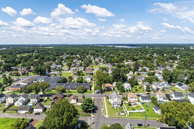 Beverly sits between Trenton and Philadelphia.