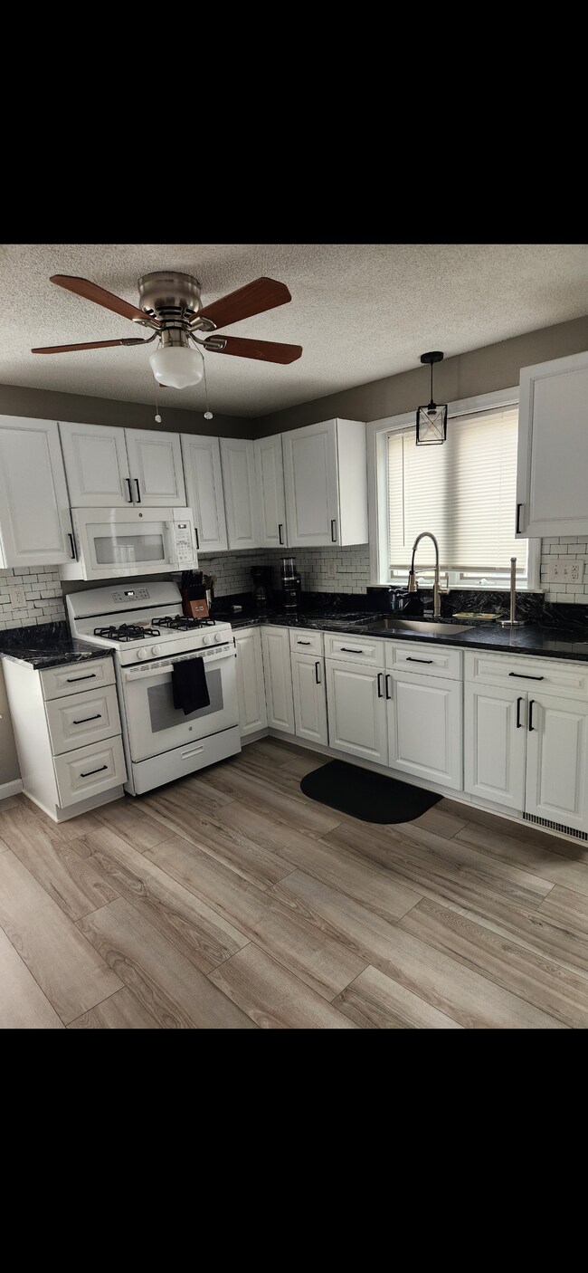 3 Hamar Dr Unit 3, Feeding Hills, MA 01030