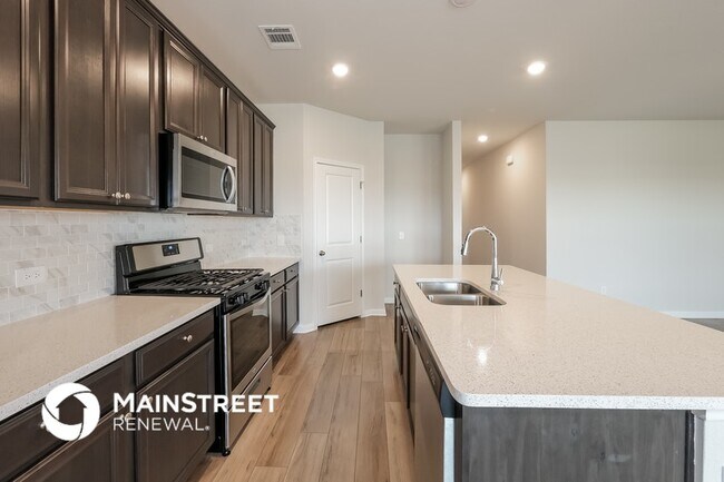 1014 Round Bale Rd, Hutto, TX 78634 - photo 5