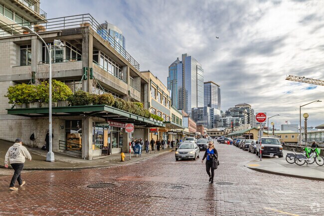 Pike Place street looking south