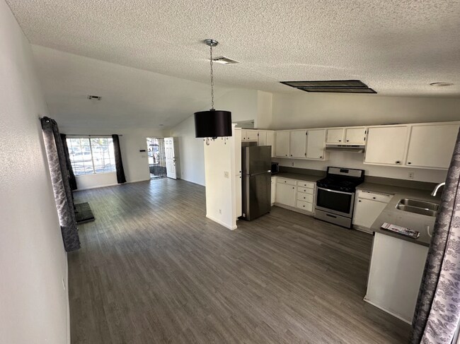 4732 Katrina Place, Palmdale, CA 93552 - photo 5