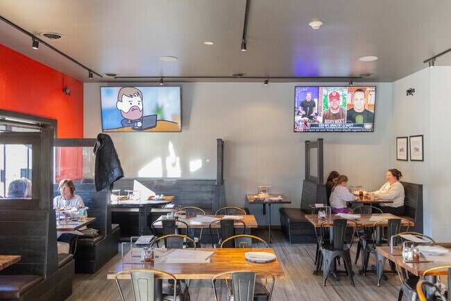 Max & Leo's in Chelmsford offers brick oven pizza, wings & American fare.