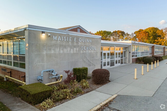 Maise E. Quinn Elem is a well ranked school in the Centreville neighborhood of Rhode Island.