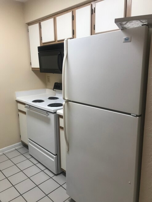 2871 N Oakland Forest Dr unit 209, Oakland Park, FL 33309 - photo 1