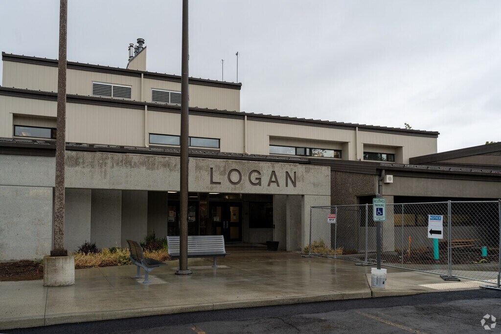 Logan Elementary School, Rankings & Reviews