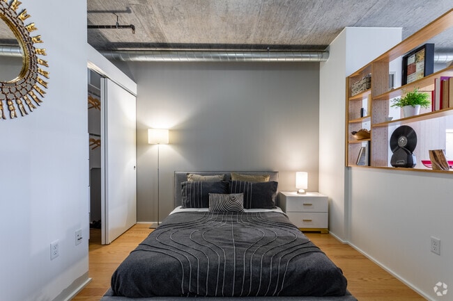 Studio, 1BA - 538 SF