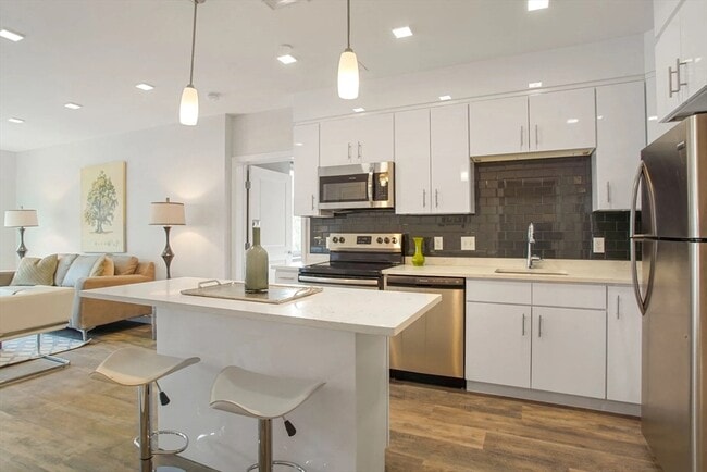 11 Essex St unit 3-01, Cambridge, MA 02139 - photo 4