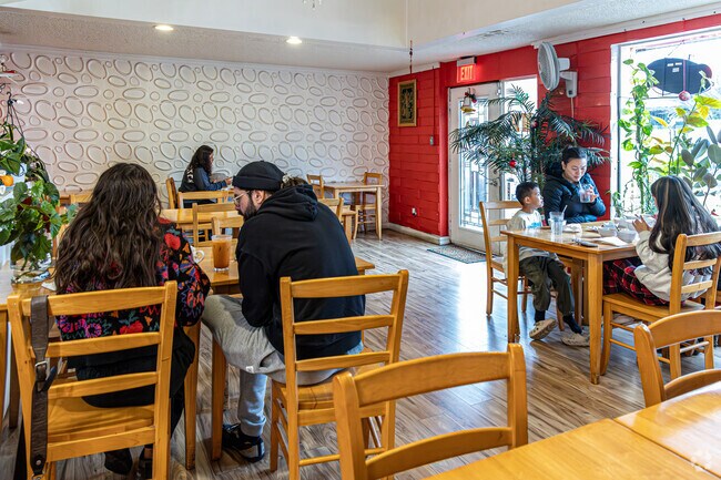 The Greatest Thai Restaurant has a large following for its noodle dishes near Scenic Hill.