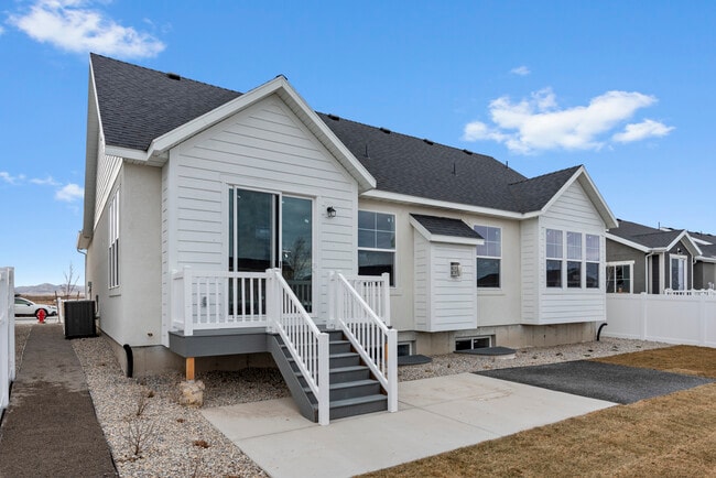 692 W Junegrass Ln, Stansbury Park, UT 84074 - photo 3