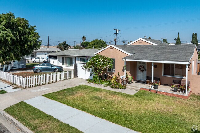 Bungalow style homes are common in the small neighborhood of Paramount.