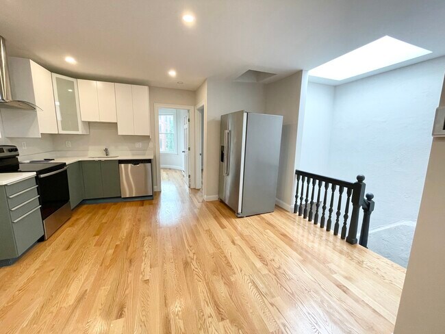 7 Warwick St unit 3, Roxbury Crossing, MA 02120 - photo 3