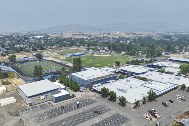 Eagle Point High School has an amazing campus for students.
