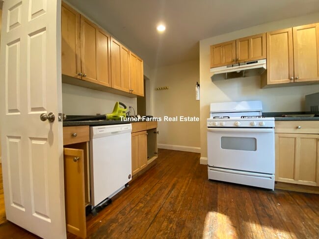 65 Pleasant St unit 2, Cambridge, MA 02139 - photo 3