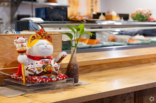 Eeny Meeny Sushi Roll in Academy Park serves up delicious sushi in a warm atmosphere.