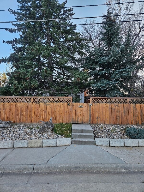 2038 W Sherman St, Sturgis, SD 57785