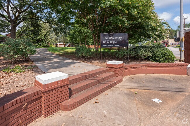 The University of Georgia Health and Science campus can be found near Oglethorpe.