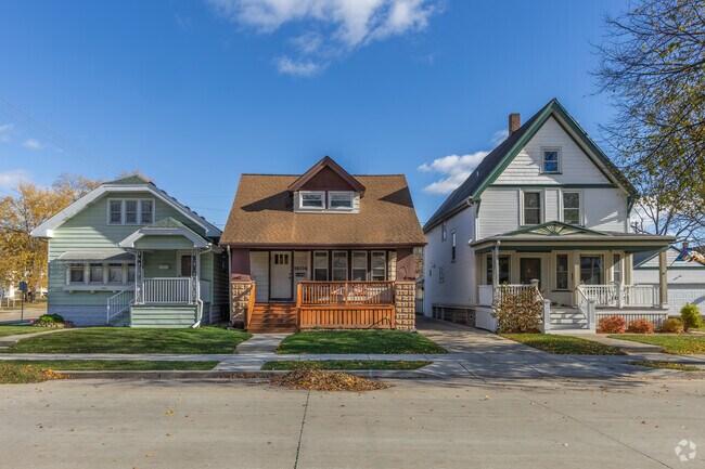 Find historic charm with modern upgrades in Henderson Park.