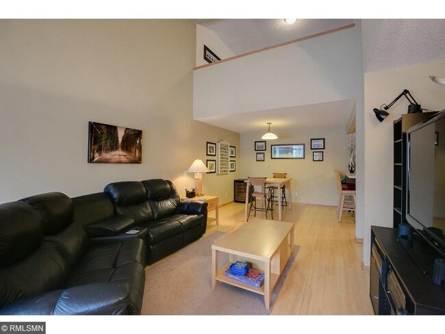 2330 Flamingo Dr, Shakopee, MN 55379 - photo 3