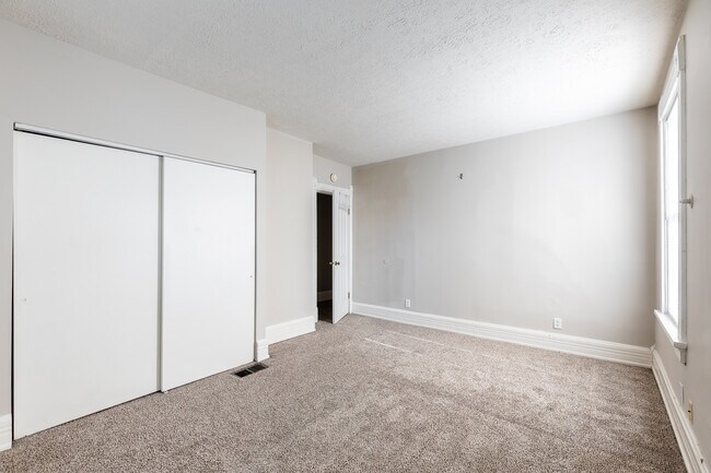 1949 Hudson Ave unit 2, Cincinnati, OH 45212 - photo 6