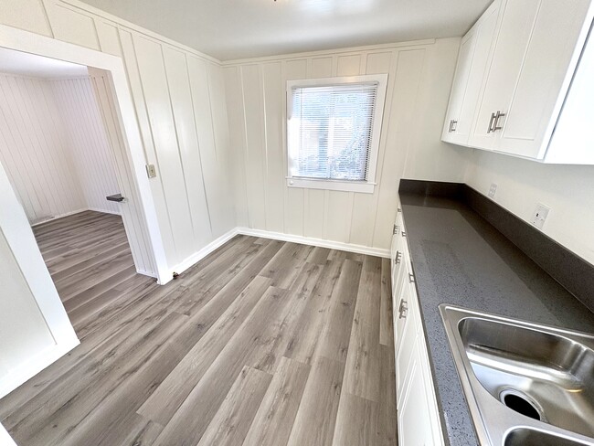 754 W Elberon Ave unit A, San Pedro, CA 90731 - photo 7