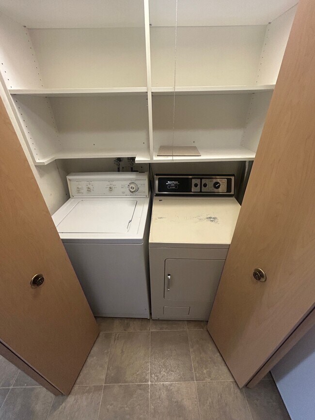 41168 N Woodbury Green Dr, van Buren Township, MI 48111 - photo 5