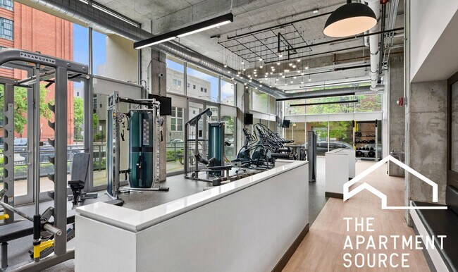 915 W Huron St unit 2, Chicago, IL 60642 - photo 5