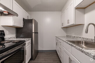 156 Brittany Manor, Amherst, MA 01002
