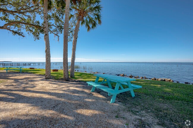 Relax and enjoy the cool lake breeze at Pine Island RV & Marina.