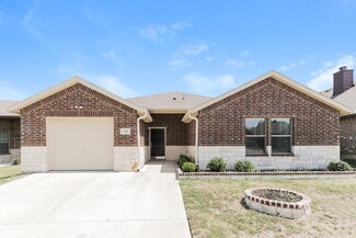 318 Billy Wickliffe Dr, Wilmer, TX 75172