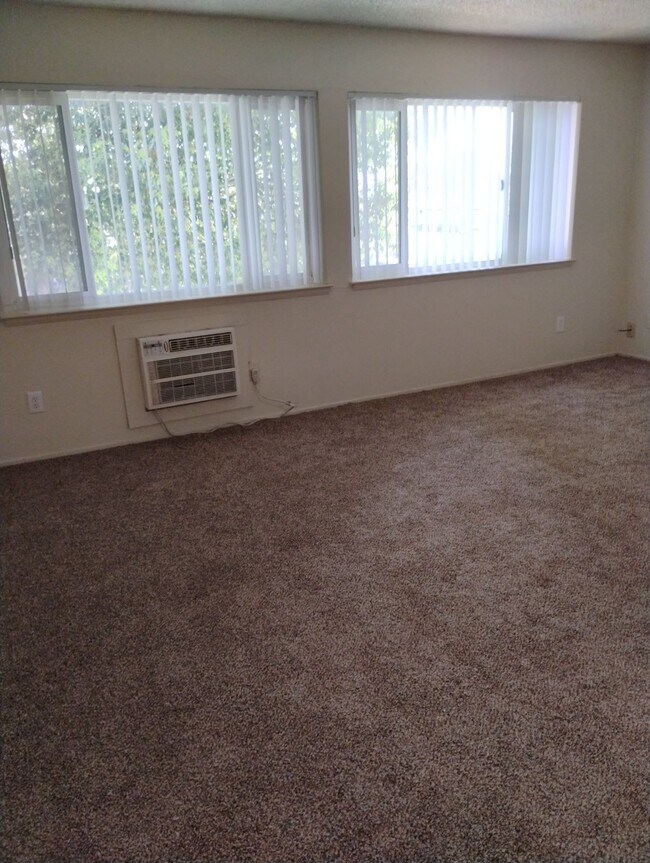 Yosemite Apartments, Manteca, CA 95337 - photo 6