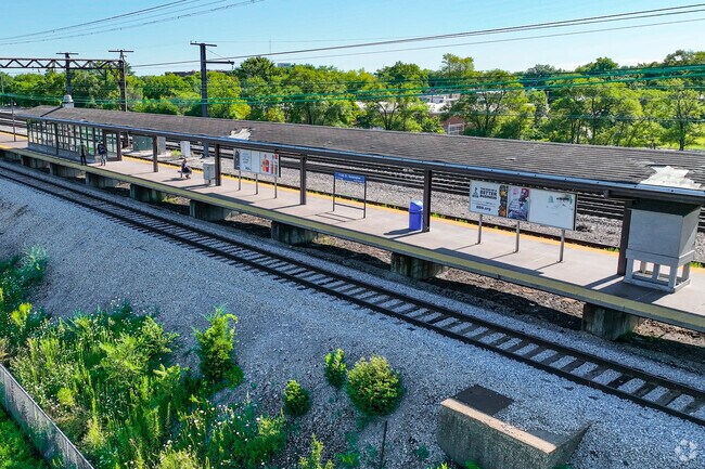 115th Street METRA Station offers a commute fiending alternative in West Pullman, IL.