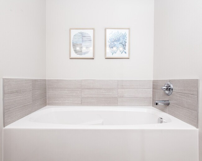 6285 - Master Bath.jpg