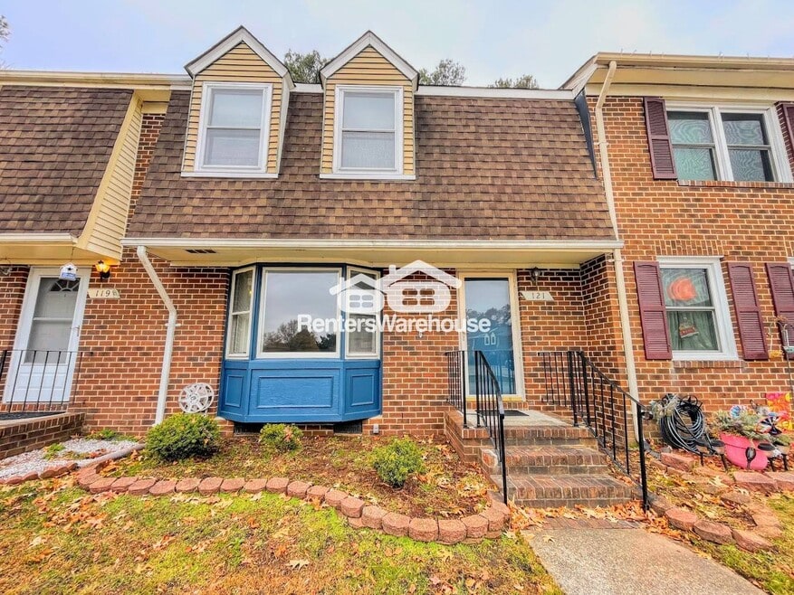 121 Charles Parish Dr, Poquoson, VA 23662 - photo 1