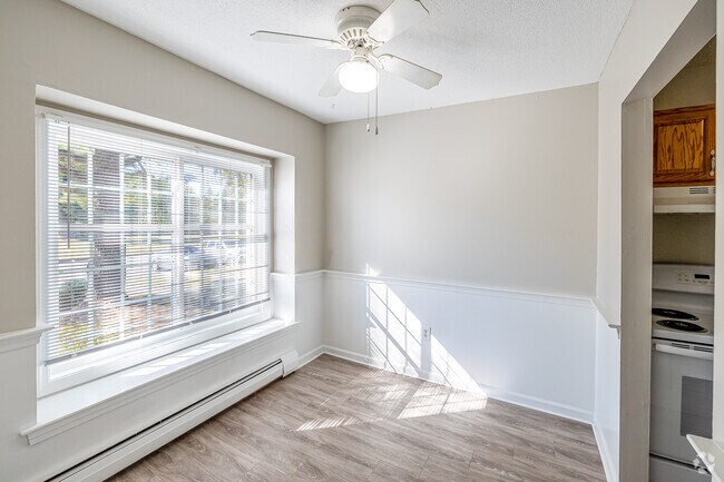 1BR, 1.5BA - 800SF -Dining Room