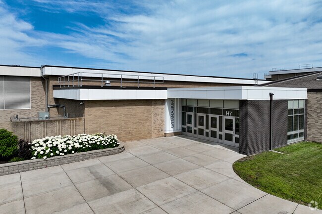 The student-teacher ratio at Orono Senior High School is 22 to 1.