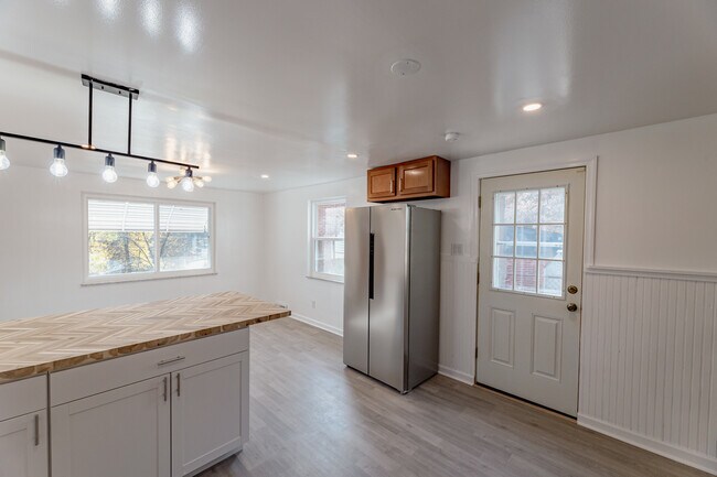 3203 Hebron Dr, Pittsburgh, PA 15235 - photo 6