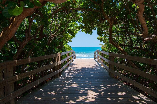 650 SE Island Club Dr unit FL2-ID1044347P, Indialantic, FL 32903 - photo 3