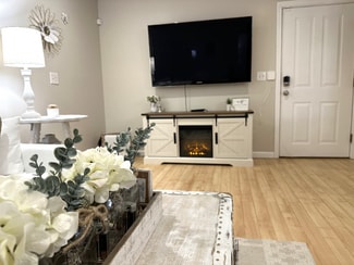 12 Charles St, Orono, ME 04473