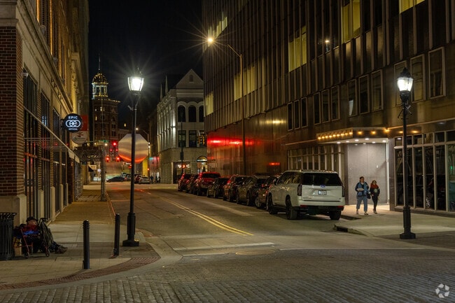 Westview and Mountain Shadows is only about 20 minutes from downtown Chattanooga.