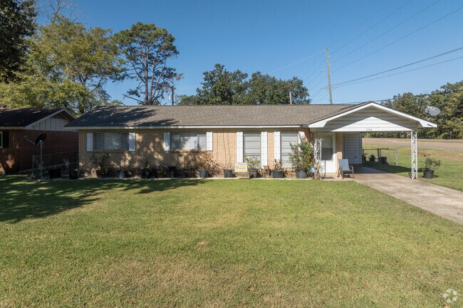 Kellyland's ranch-style homes often include attached garages, providing convenience.