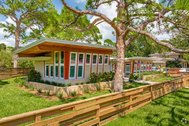 A mid-century modern home that would make Frank Lloyd Wright proud in Eagle Crest.